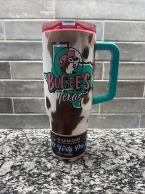 Buc-ee’s Texas Cowhide 40 oz Yukon Outfitters Tumbler with Handle
